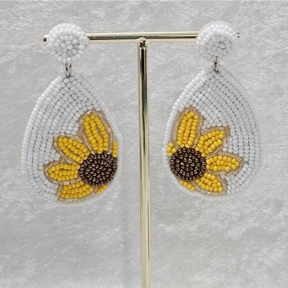 🌻Set of 3-Sunflower hand beaded earrings. NEW - Picture 4 of 9